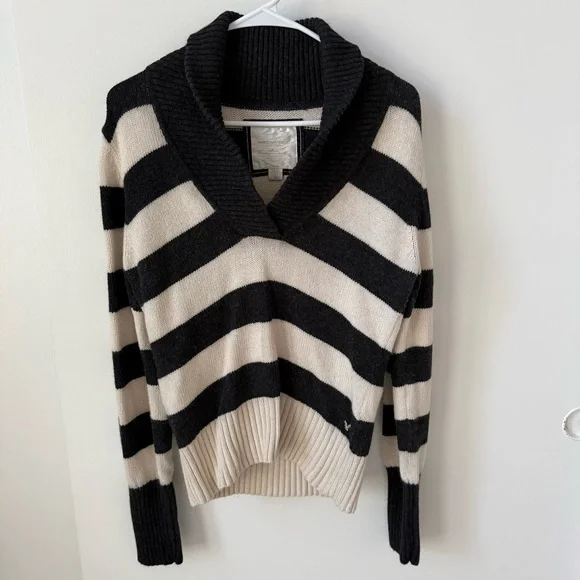 Y2K American Eagle Striped Shawl Collar Sweater in Charcoal Grey and Ivory - Picture 3 of 12